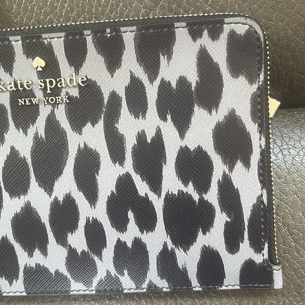 Kate spade spotted animal black multi wristlet - Picture 2 of 8